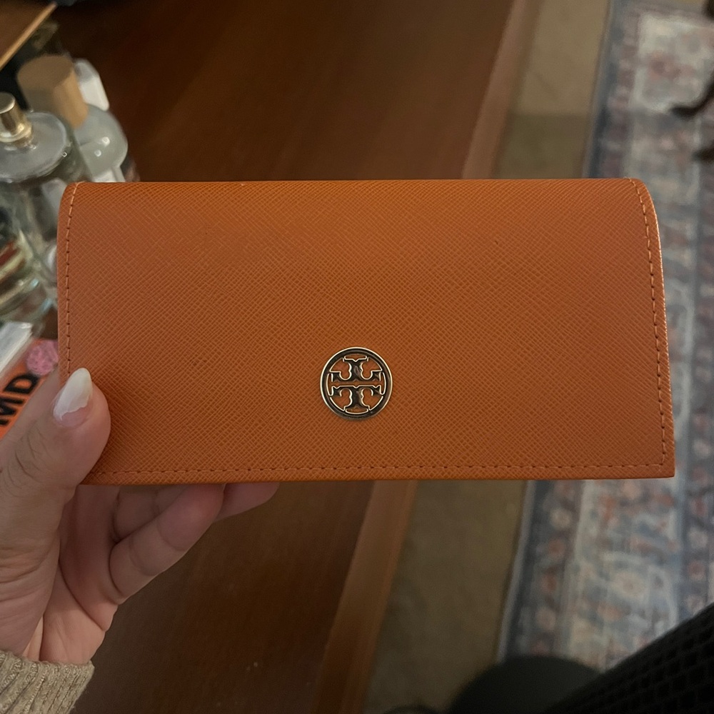 Tory Burch Black Sunglasses with Orange Case - Picture 5 of 5